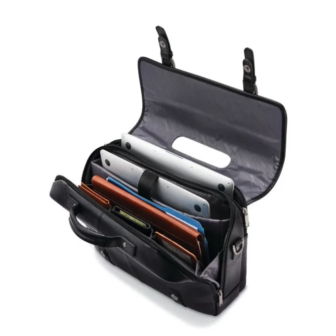 Classica borsa con patta in pelle