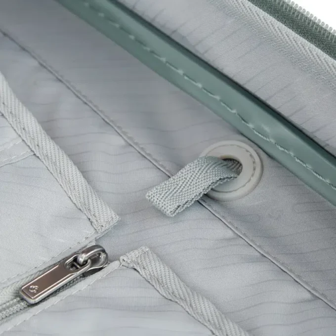 Elevation™ Plus hardside medium glider™