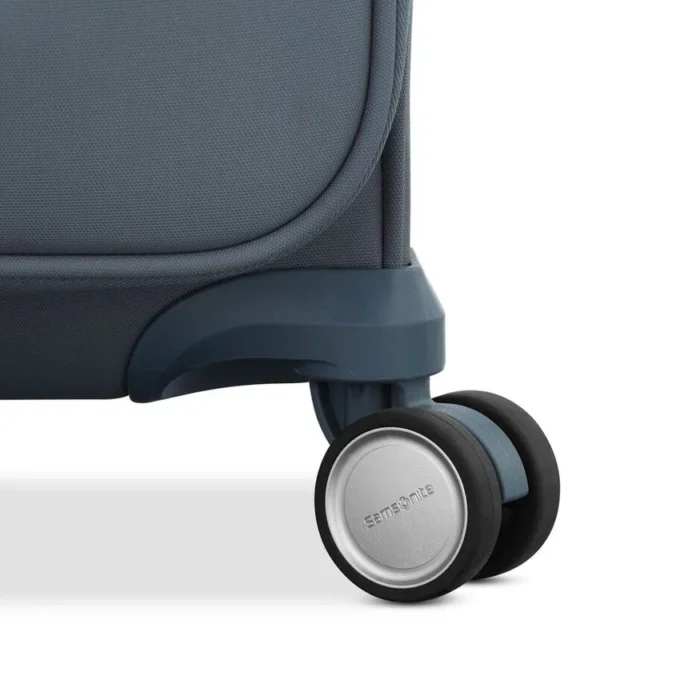 Elevation™ Plus softside bagaglio a mano spinner