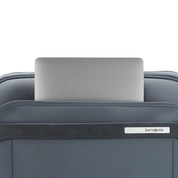 Elevation™ Plus softside bagaglio a mano spinner